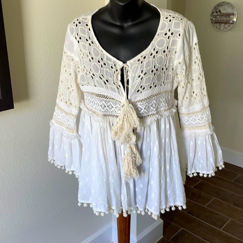 Ranees resort ware bohemian style sz s/m White with cream crochet lace..